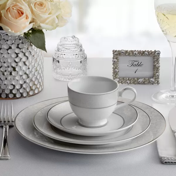 Mikasa 20-Piece Dinnerware Set, Parchment