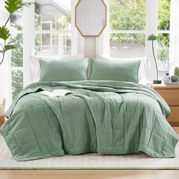 Comfort Spaces Neutral Queen Quilt Set  3 Pieces Breathable Waffle Weave Quilt Sets with Piping Border Modern Farmhouse Cottage Coverlet ampamp Sham All Season Microfiber Queen Bed Set FullQueenGreen