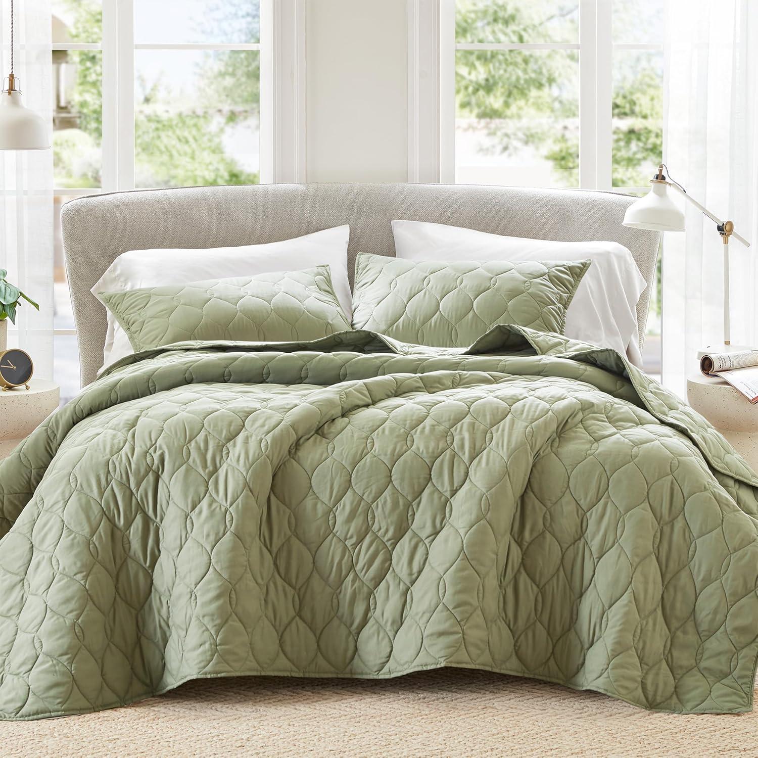 imageComfort Spaces King Quilt Set Modern Reversible Ogee Coverlet King Bedding Set Cozy Quilted Winter Layer All Season Lightweight Soft King Size Quilt Kienna King Green 3 PieceBlack