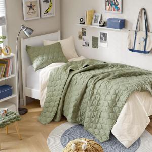 imageComfort Spaces King Quilt Set Modern Reversible Ogee Coverlet King Bedding Set Cozy Quilted Winter Layer All Season Lightweight Soft King Size Quilt Kienna King Green 3 PieceGreen Ogee