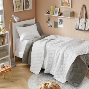 imageComfort Spaces King Quilt Set Modern Reversible Ogee Coverlet King Bedding Set Cozy Quilted Winter Layer All Season Lightweight Soft King Size Quilt Kienna King Green 3 PieceWhite Ogee