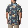 imageREEF Mens Camp Fit Woven Short Sleeve TeeCaviar Arroyo