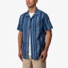 imageREEF Mens Camp Fit Woven Short Sleeve TeeInsigna Blue Tucker 